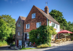 3 bed penthouse above quaint pub